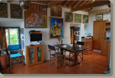 Guest House: living room