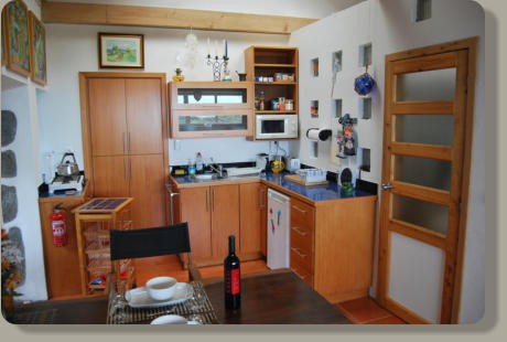 Guest House: kitchenette